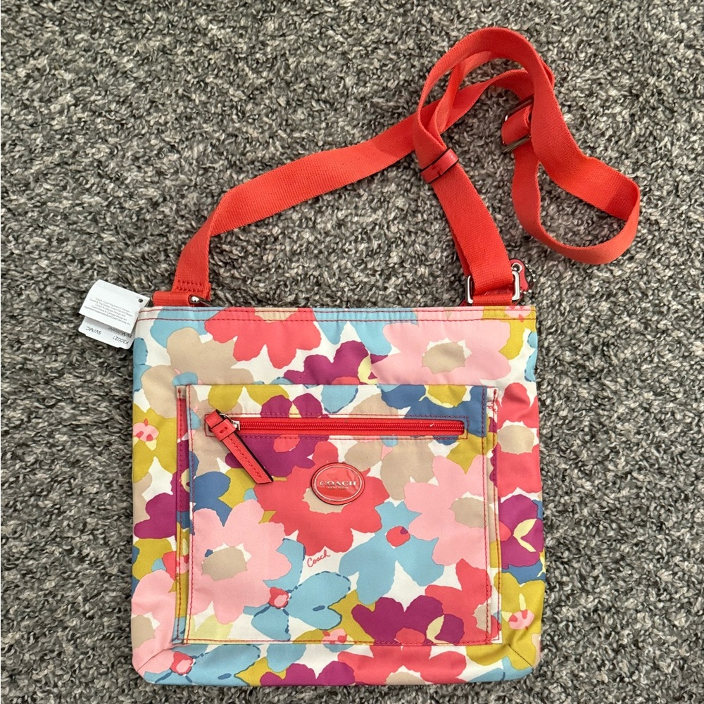 NWT Coach Signature Nylon Crossbody in Getaway Flower Print